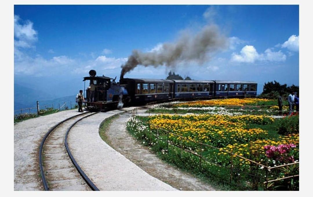 Pathi Bunkers Hostel Darjeeling  Bagian luar foto