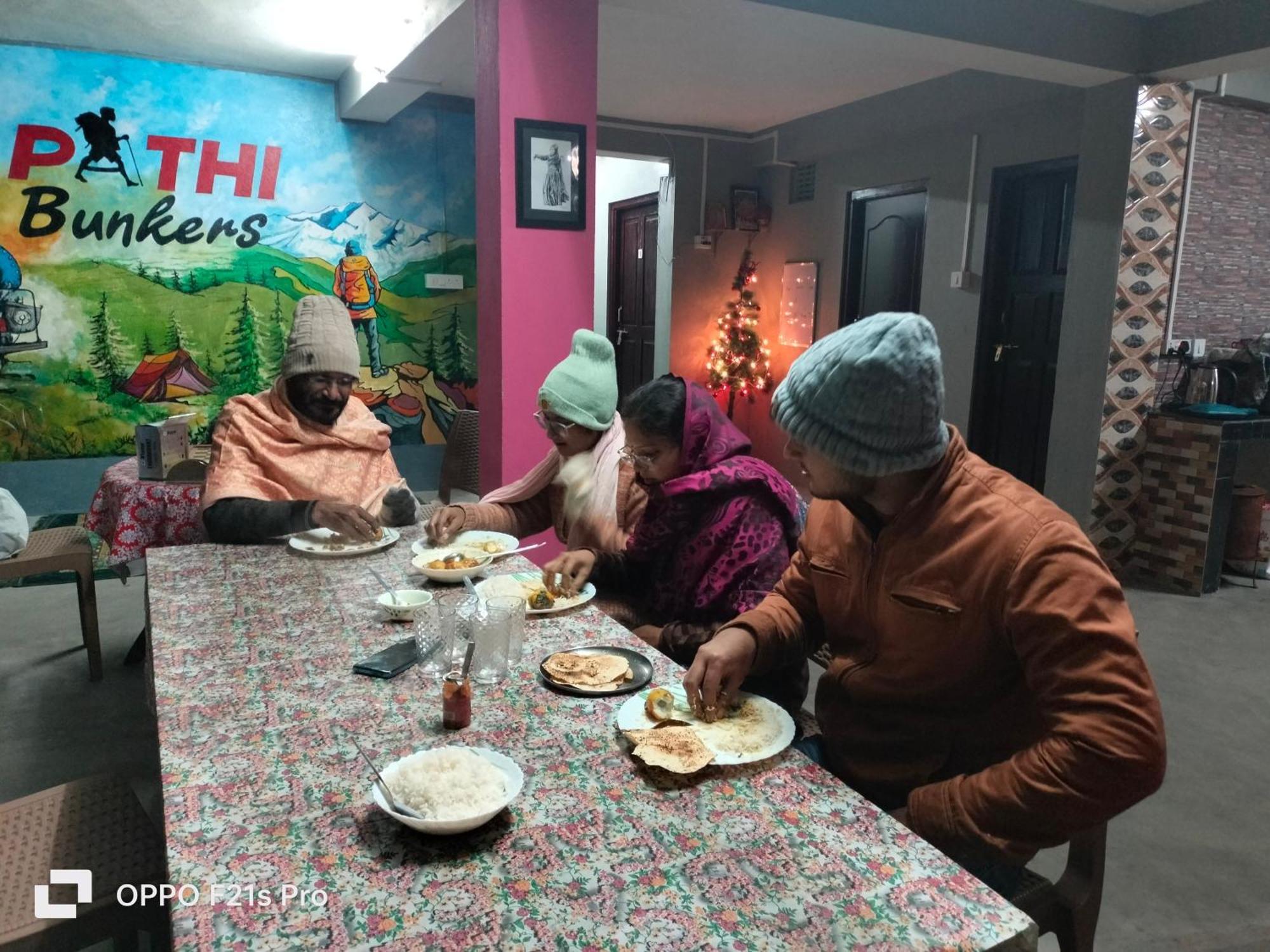 Pathi Bunkers Hostel Darjeeling  Bagian luar foto