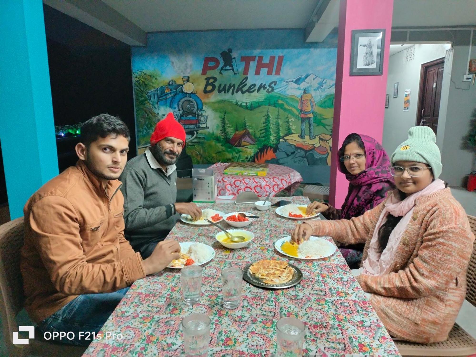 Pathi Bunkers Hostel Darjeeling  Bagian luar foto