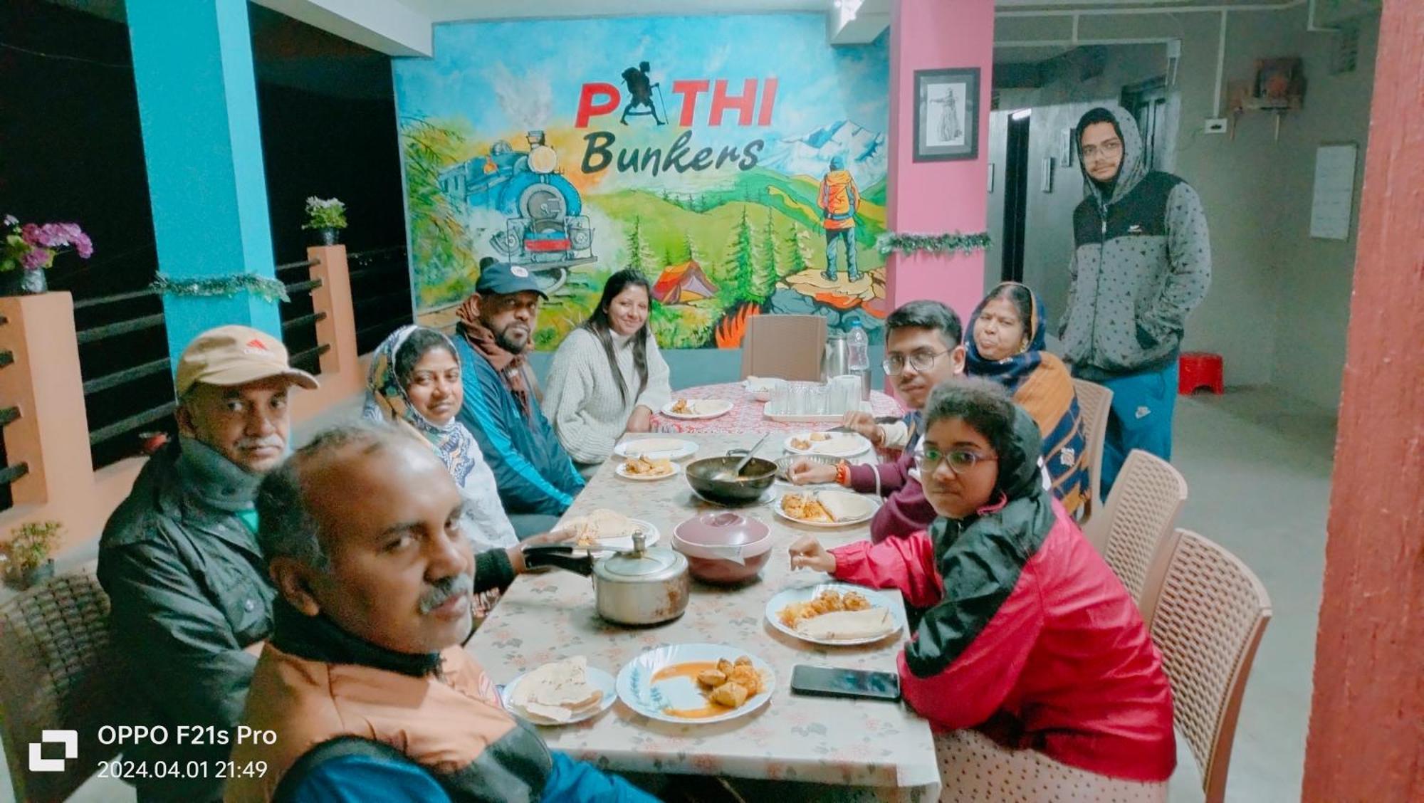 Pathi Bunkers Hostel Darjeeling  Bagian luar foto