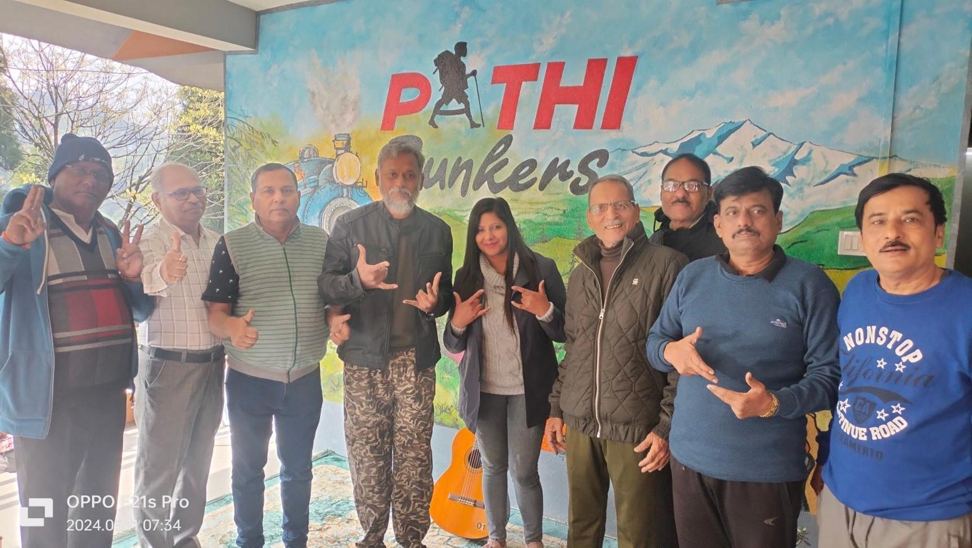 Pathi Bunkers Hostel Darjeeling  Bagian luar foto